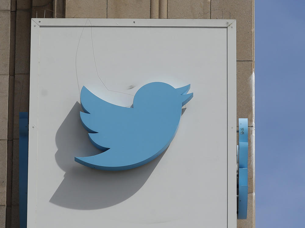 A federal judge has ordered Twitter to reveal account information related to an anonymous user who allegedly peddled a fake FBI report pertaining to the death of Democratic National Committee aide Seth Rich.