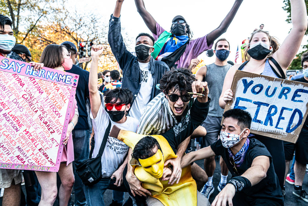 People rejoicing in front of the White House.