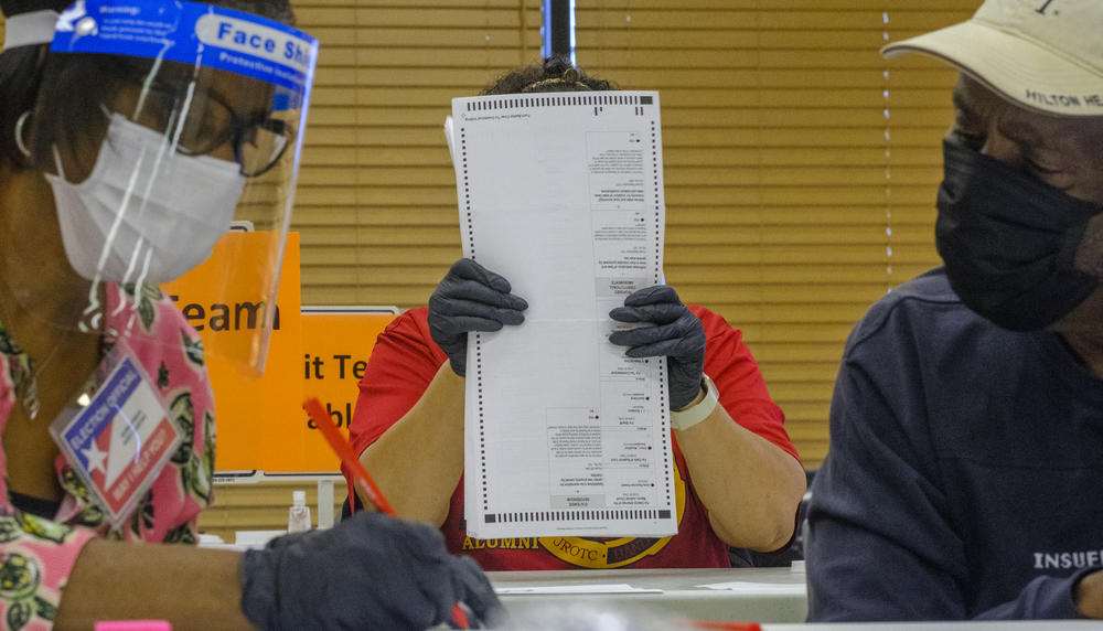 Auditors split into seven teams of two began the manual recount of around 71,000 presidential ballots in Macon, Ga., Friday.