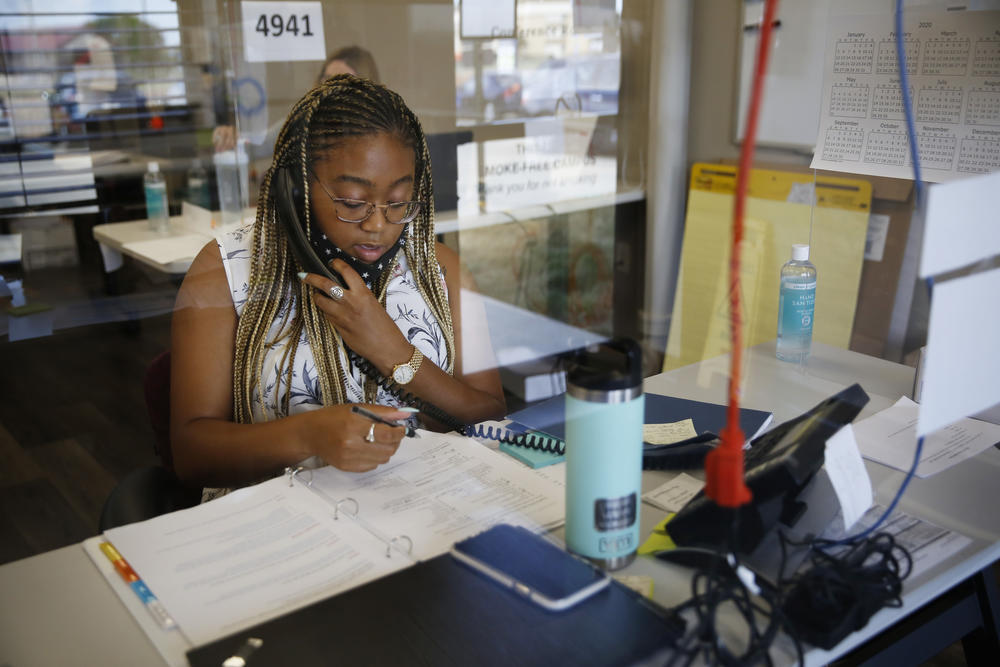 Shelby Dorsey, a student contact tracer at the University of Illinois at Urbana-Champaign, tries to calm anxious people and give them health-related guidance.