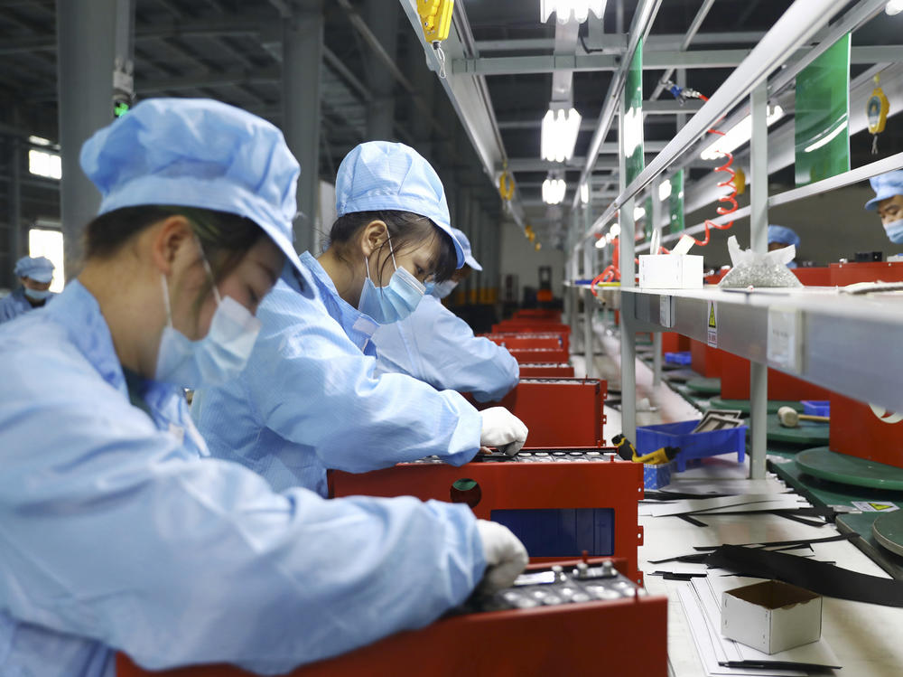 Employees work in the workshop of a lithium battery manufacturing company in Huaibei, eastern China, on Nov. 14. China posted a record trade surplus in November, led by a surge in exports to the United States.