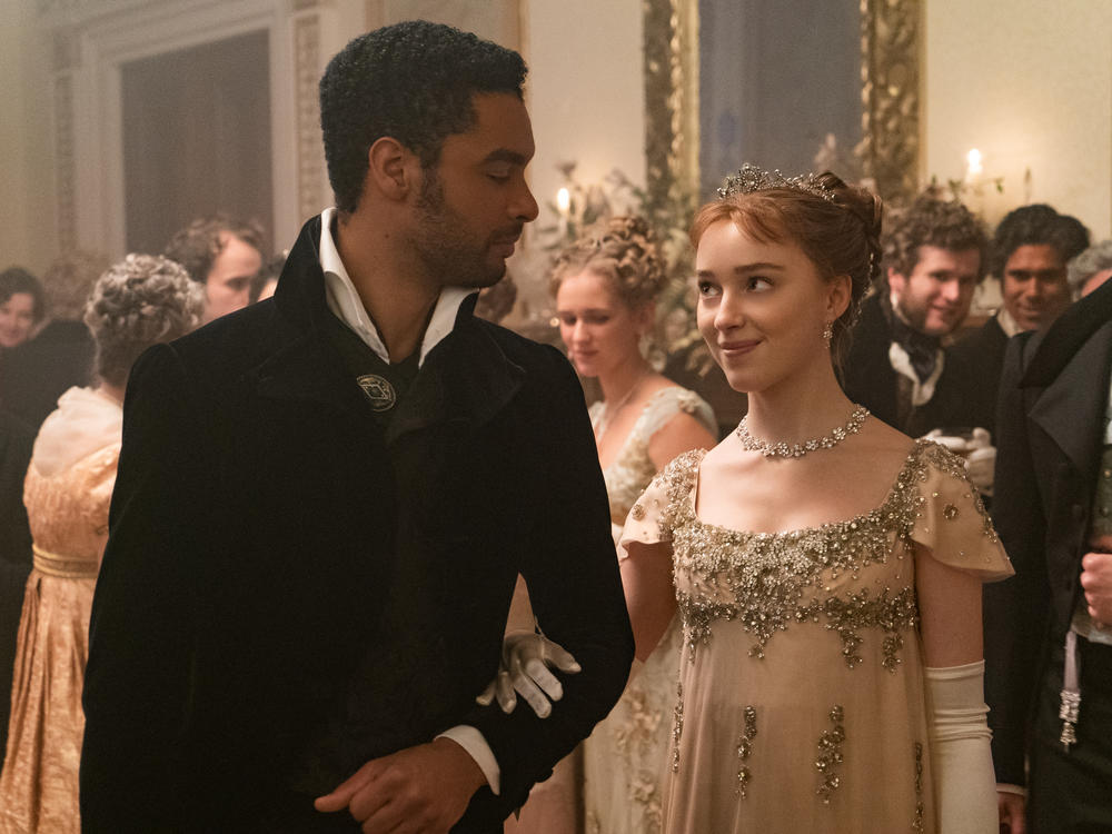 Regé-Jean Page and Phoebe Dynevor as the hot duke and Daphne in Netflix's <em>Bridgerton</em>.