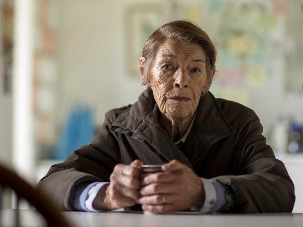 Maud (Glenda Jackson) is haunted by two mysteries in the television film <em>Elizabeth is Missing, </em>based on a novel by Emma Healey.