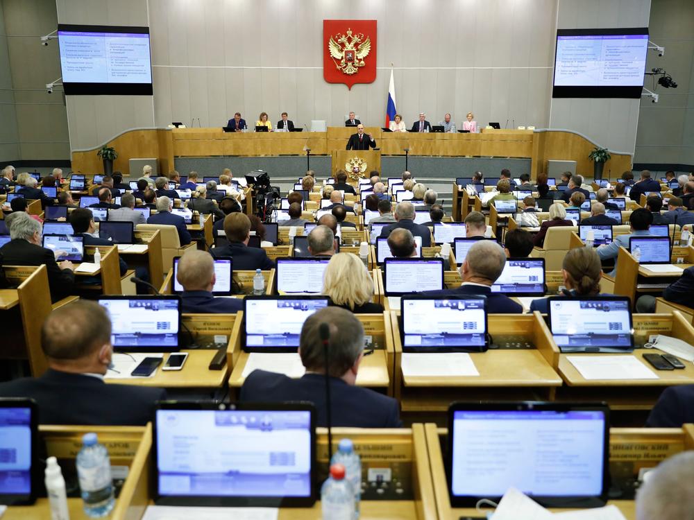 The lower chamber of Russia's parliament approved a number of bills on Wednesday that restrict online content.