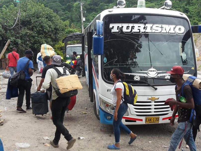 People who migrated from Venezuela to Colombia are deported.