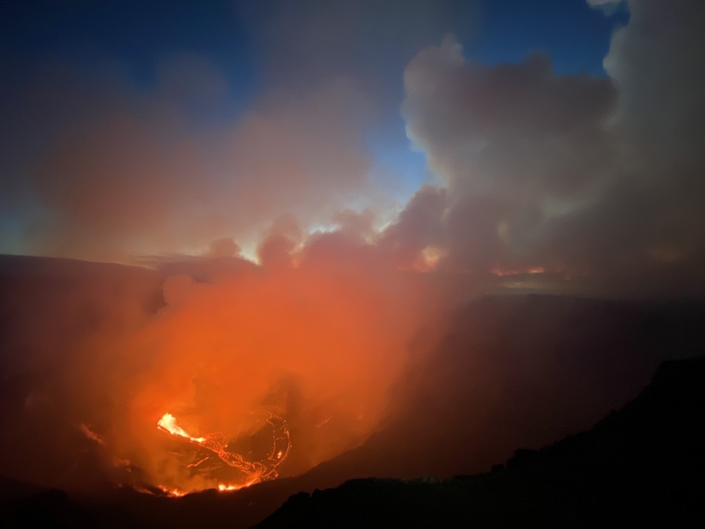 Sunrise at the new eruption site in Kīlauea caldera on Dec. 21.