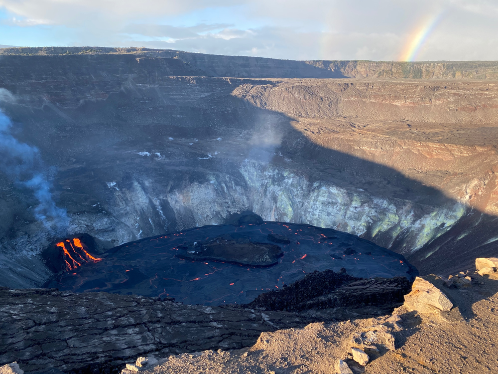 Several small channels continue to feed the lava lake within Halema'uma'u crater from the western fissure vents on Dec. 26.