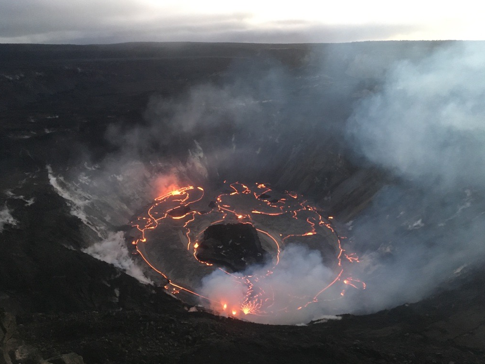 Dec. 31, 2020: Kīlauea's summit eruption in Halema'uma'u continued overnight.