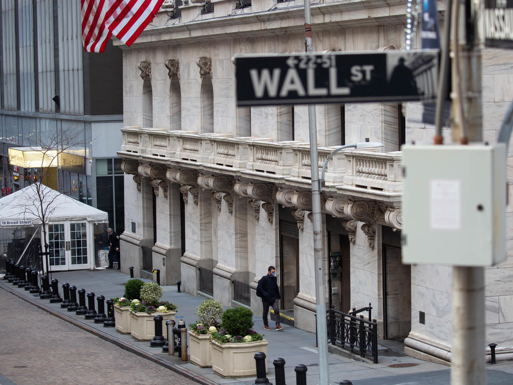 The New York Stock Exchange is moving to delist three Chinese telecom companies, saying on Wednesday that it will go ahead with the plan after receiving feedback from the Treasury Department.