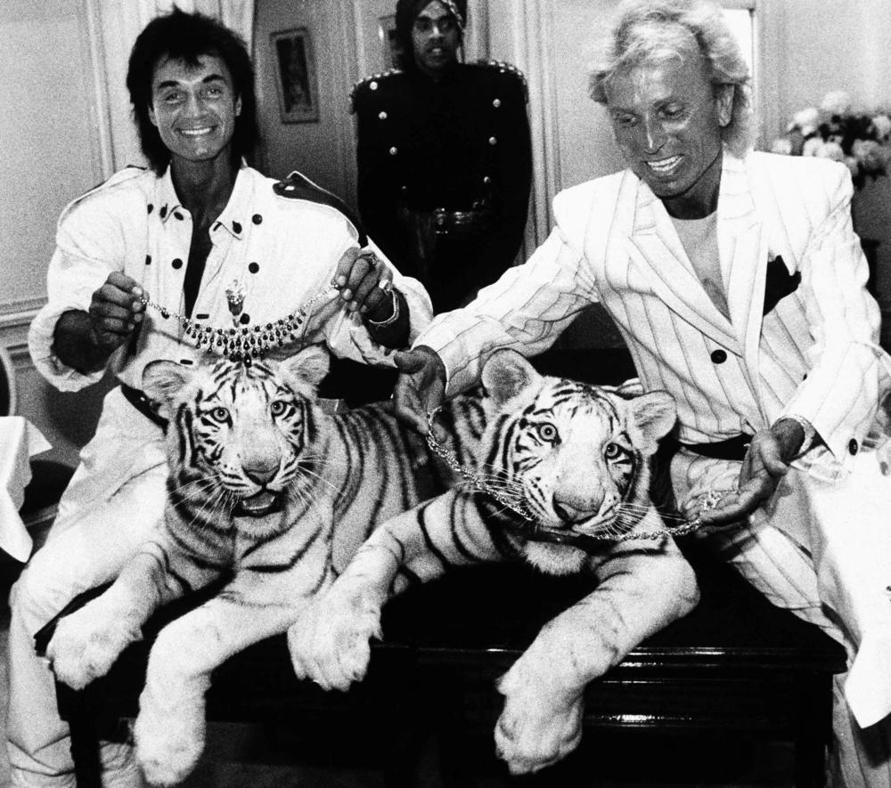 Siegfried Fischbacher (right) and Roy Horn pose with their white tigers Neva and Vegas in New York in June 1987.
