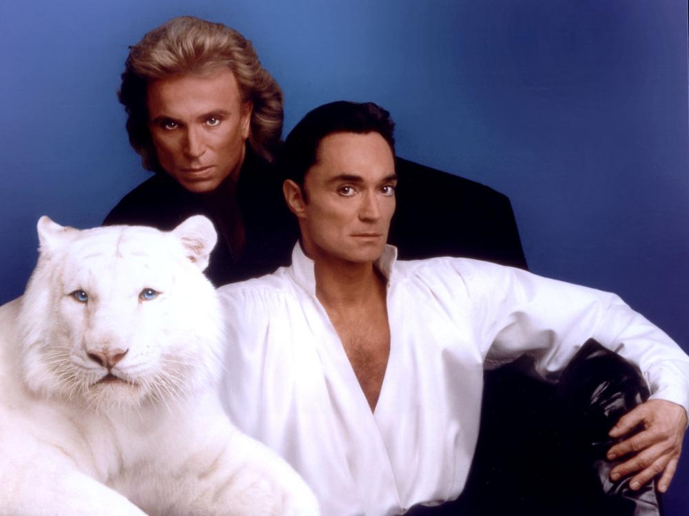 Las Vegas entertainers Siegfried Fischbacher (left) and Roy Horn pose with their white tiger.