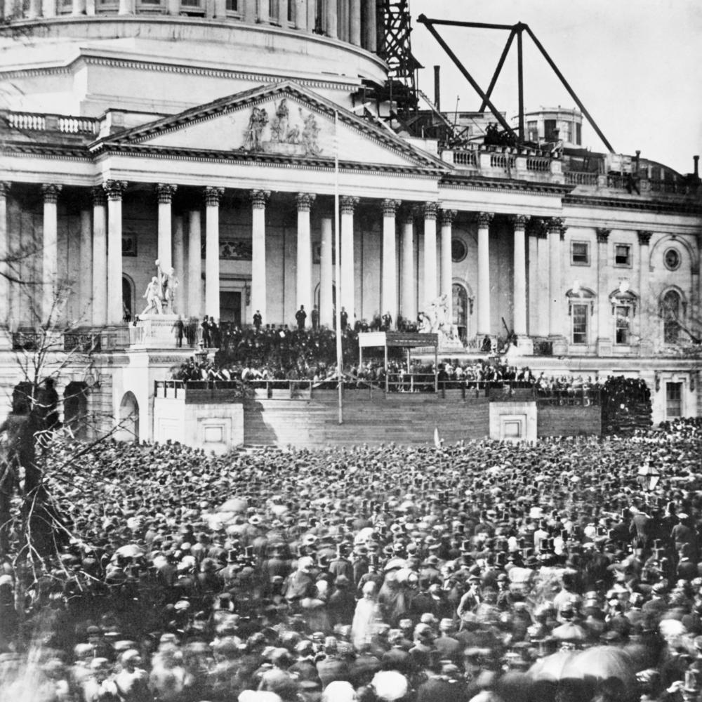 At Abraham Lincoln's inaugural speech in January 1861, large crowds turned out.