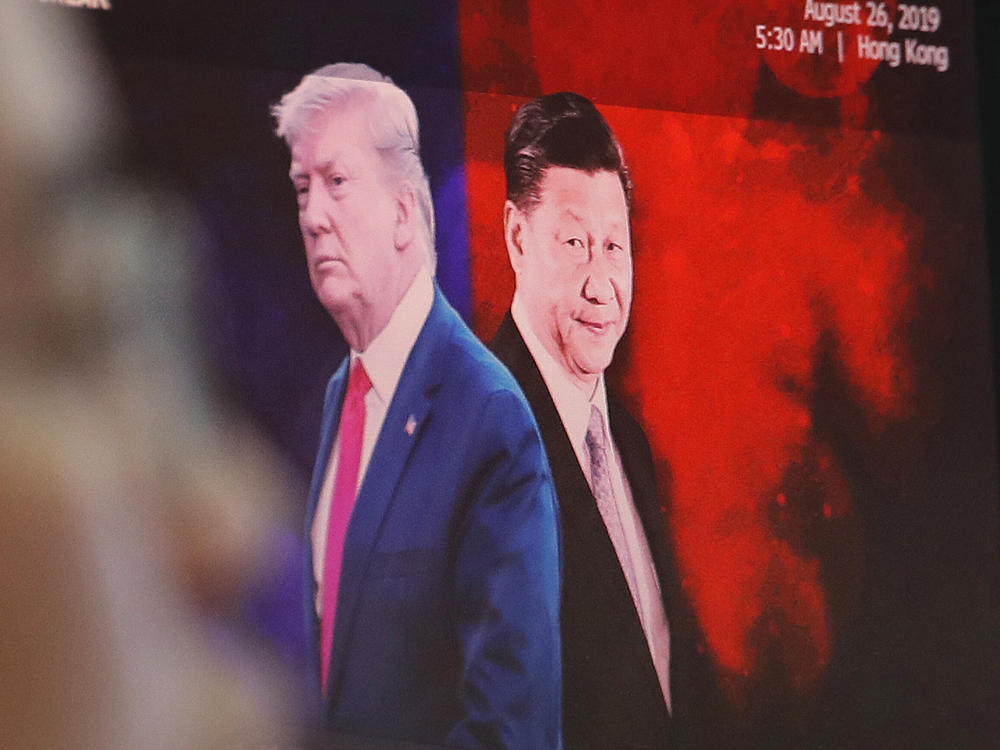 A computer screen in Seoul shows images of Chinese President Xi Jinping and President Donald Trump in 2019.