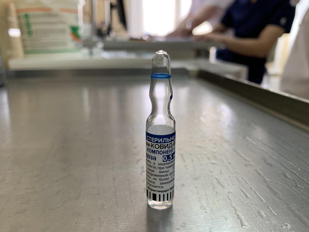 Based on existing technology, Sputnik V uses adenoviruses, the kind of viruses that cause the common cold, to get the immune system to produce antibodies. Inoculation is free of charge and available to seniors and almost anyone else over 18 who is studying or working in a wide range of professions.