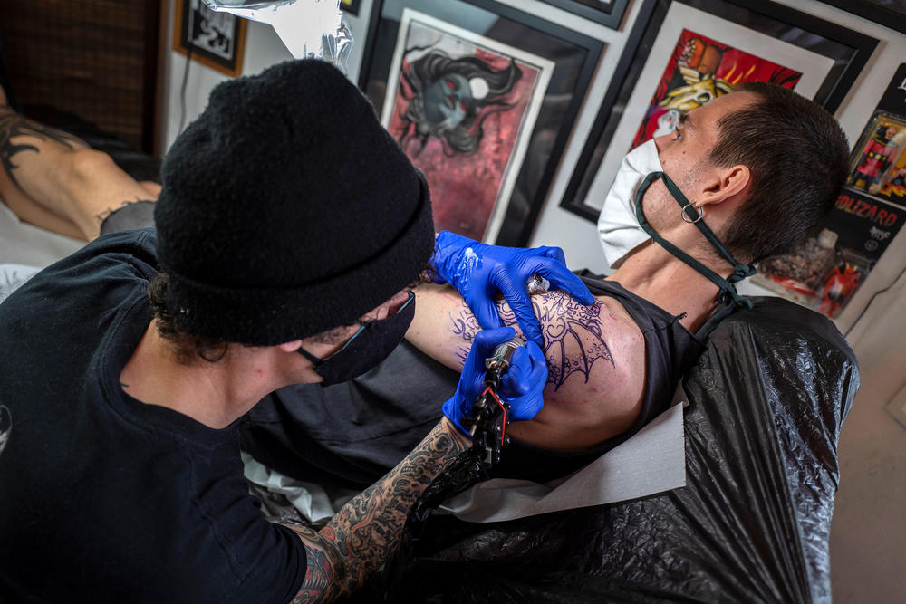 A tattoo artist at work in Berlin on June 12, 2020. The European Commission is phasing out some types of tattoo ink, including those that include two widely-used blue and green pigments.