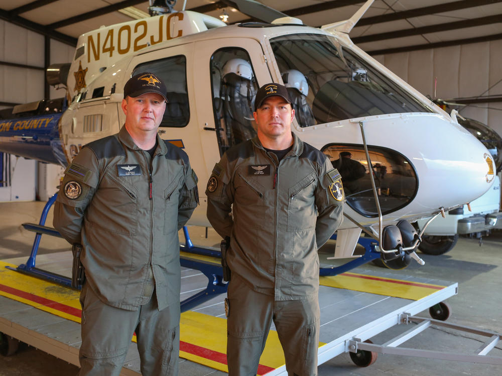 Pilot Jonathan Johnson (L) said the VR technology was 