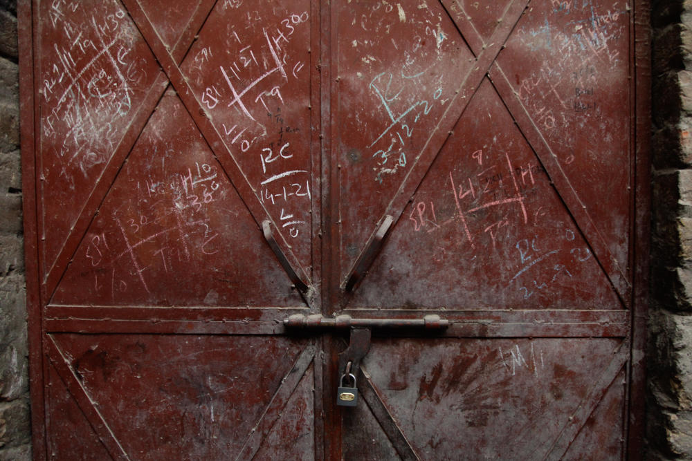 Many doors in Pakistan are marked with information about which children in the home have been vaccinated.