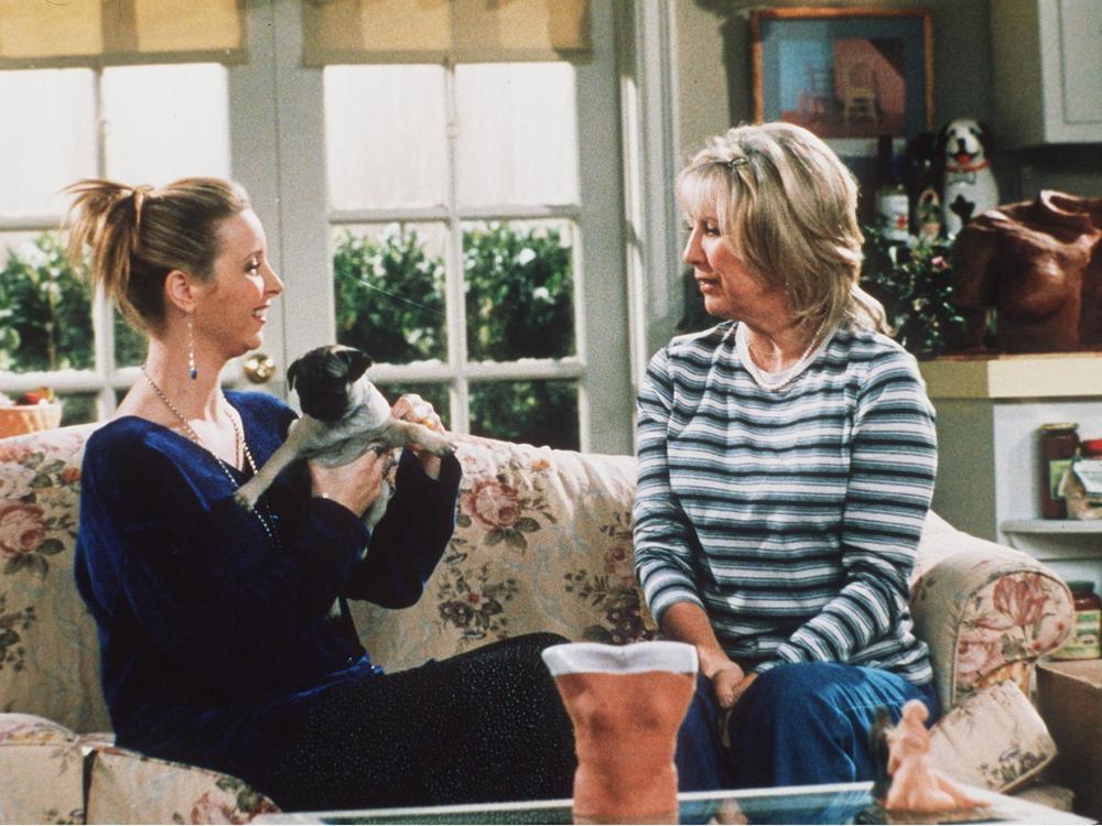 Teri Garr (right), played Lisa Kudrow's mom on the hit '90s sitcom <em>Friends.</em>