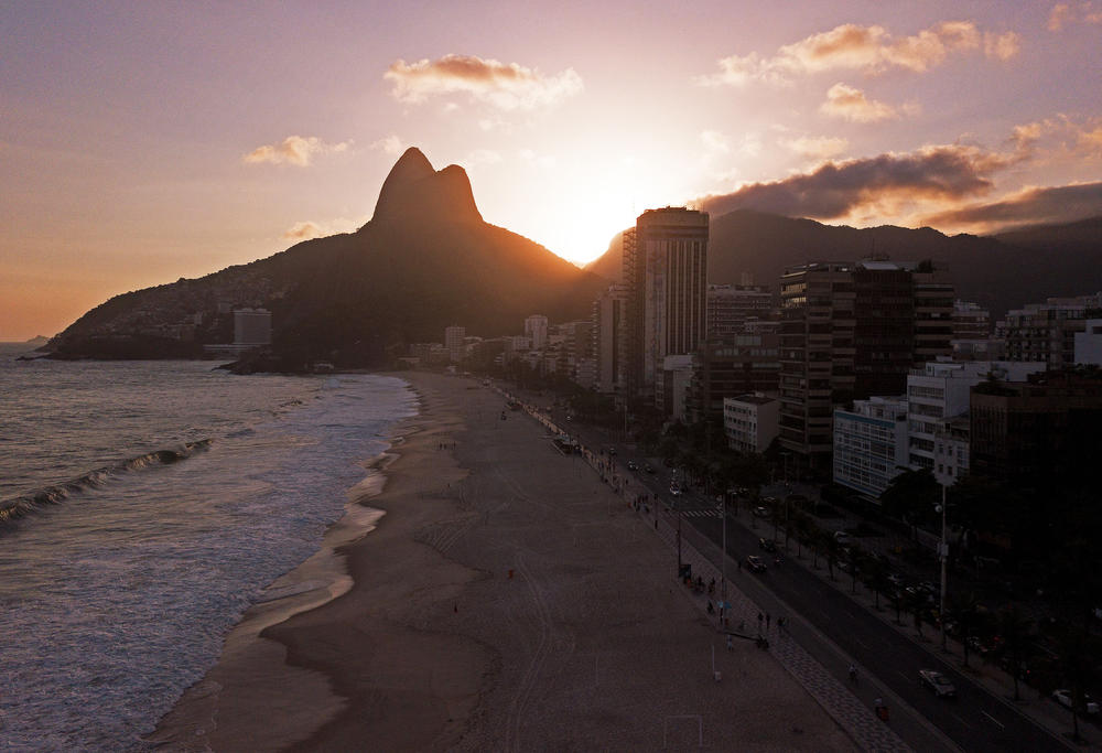 Rio de Janeiro's famed (and usually packed) beaches have been closed as the city's mayor warned of a 