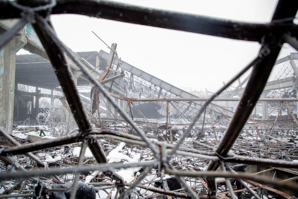 Over 400 migrants, including minors as old as 13, live in the sprawling former Krajina Metal factory at the very entrance of the town of Bihac near the Croatian border. The property is a relic destroyed during the war that raged in Bosnia between 1992 and 1995.