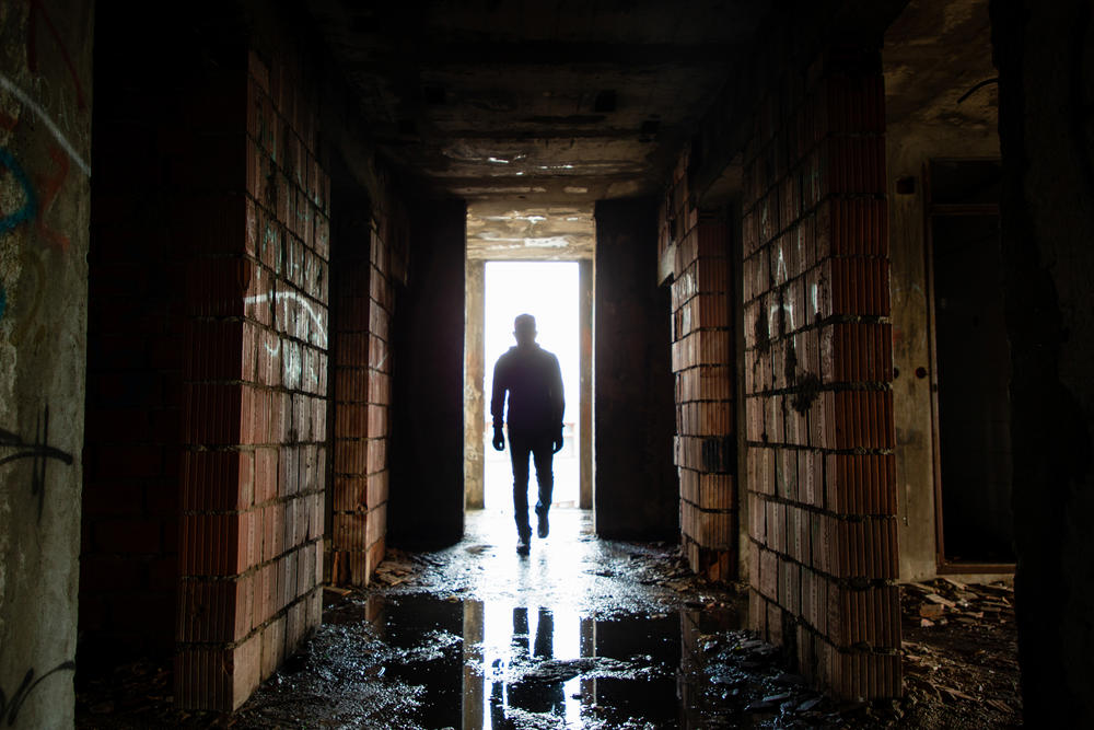 About a hundred migrants, mostly hailing from Afghanistan and Pakistan, found refuge in the in the Dom Penzionera building in downtown Bihac. The multistory building was initially planned to become a retirement home, but was eventually left unfinished due the start of the 1992-1995 Bosnian war.