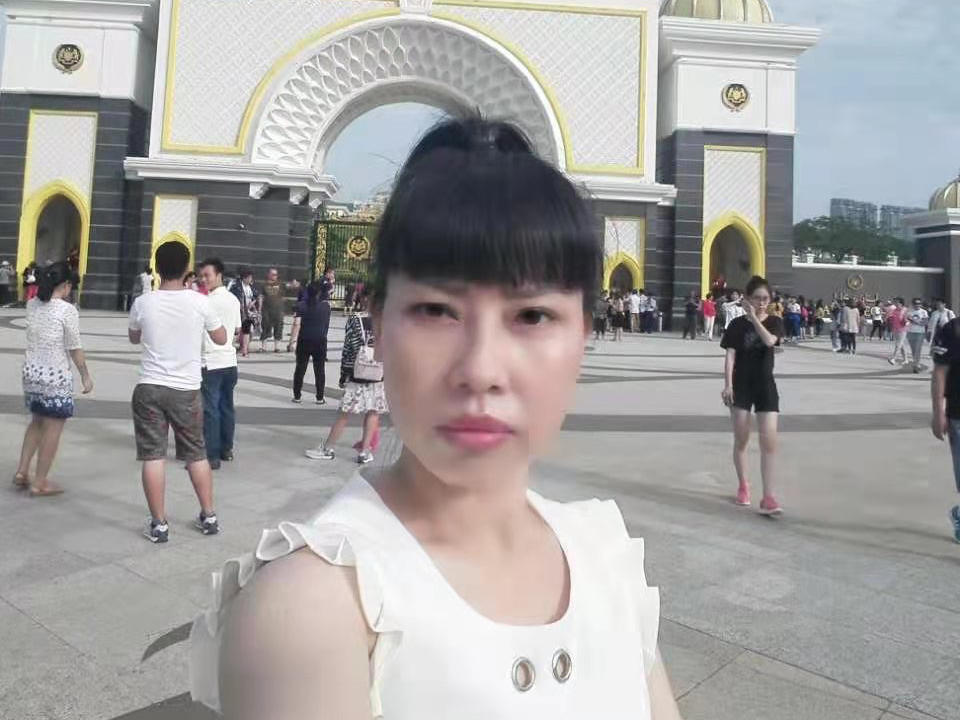 A selfie Feng Daoyou took in Macau. Her older brother Feng Daokun believes she traveled to Hong Kong before flying to the U.S., from where she first contacted him in 2016. Unlike the rest of her family, she did not marry, and seemed to relish venturing far from home. 