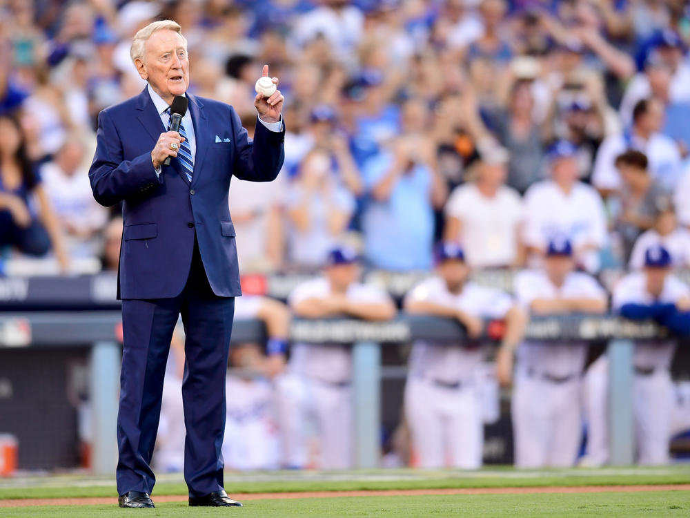 Former L.A. Dodgers broadcaster Vin Scully speaks to fans before game two of the 2017 World Series between the Houston Astros and L.A.