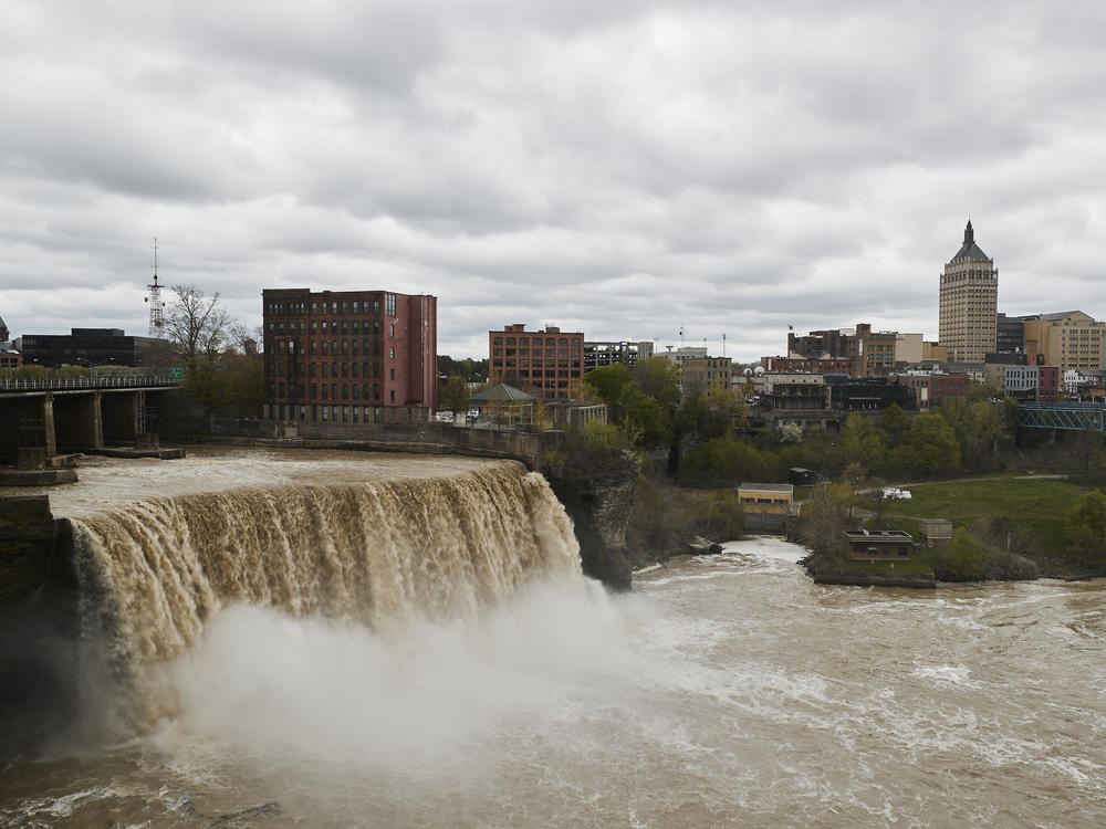 High Falls and the old Kodak Tower offer iconic views of Rochester.