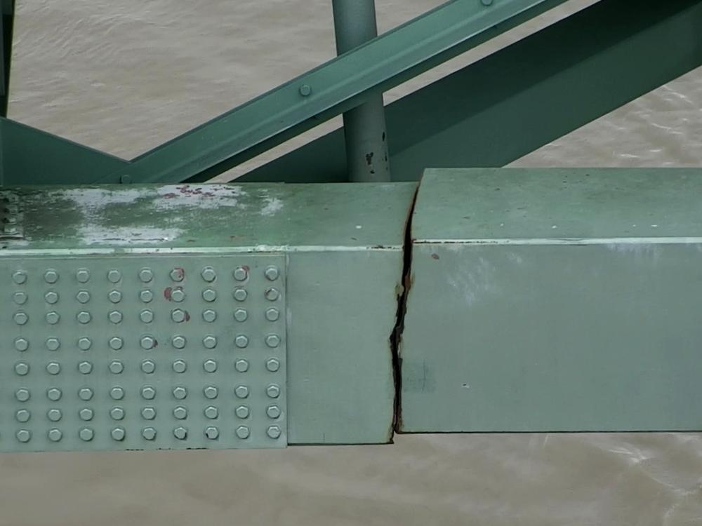A crack in a steel beam on the Interstate 40 bridge, near Memphis, Tenn., caused authorities to order an emergency closure, disrupting road and Mississippi River traffic.