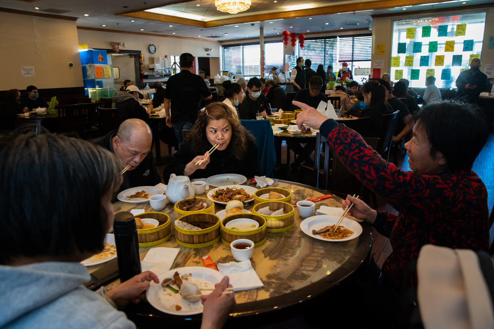 On weekends, Liang goes to Quincy where most of her friends live. They usually have Cantonese dim sum together at a local restaurant. After dim sum, she shops in the nearby supermarket, preparing for the week's meals. Here, she has dim sum with her friends at East Ocean in Quincy after not seeing them since the start of the pandemic.