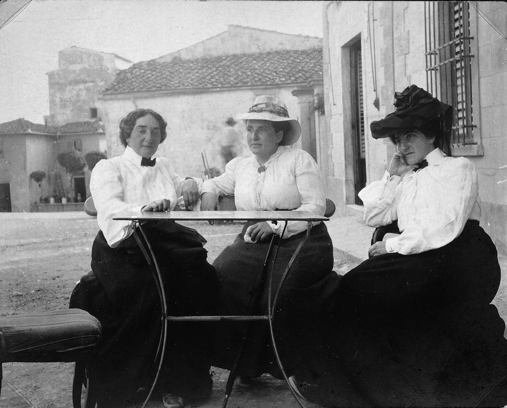 Claribel Cone, Gertrude Stein and Etta Cone in Settignano, Italy, 1903