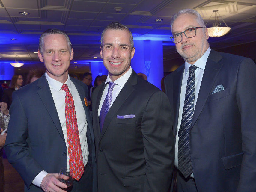 A Martinez (center) has been named a new co-host for NPR's <em>Morning Edition</em>. He is shown with Southern California Public Radio CEO Herb Scannell (right) at a fundraising gala for KPCC in March 2019.