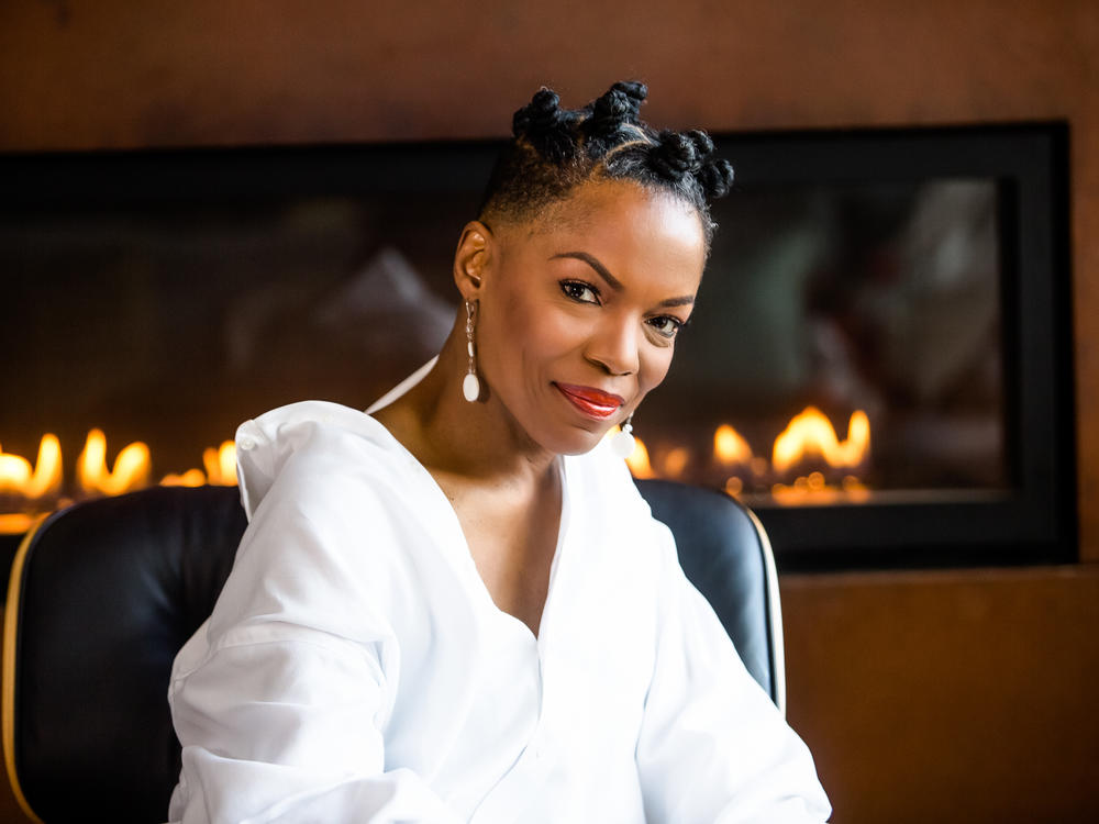 After more than a decade away from the recording studio, Nnenna Freelon returns with <em>Time Traveler,</em> an album she describes as a love letter to her late husband.