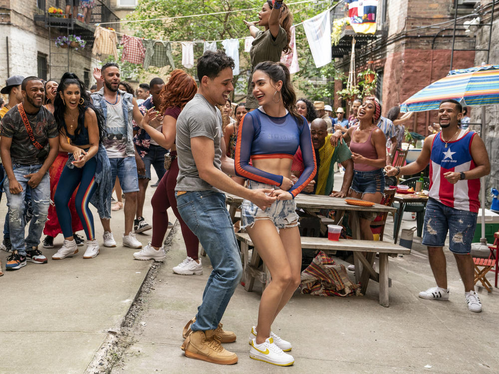 Anthony Ramos and Melissa Barrera play Usnavi and Vanessa in the film <em>In the Heights.</em>