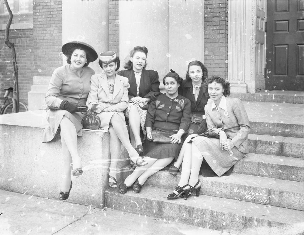 Women's press group.
