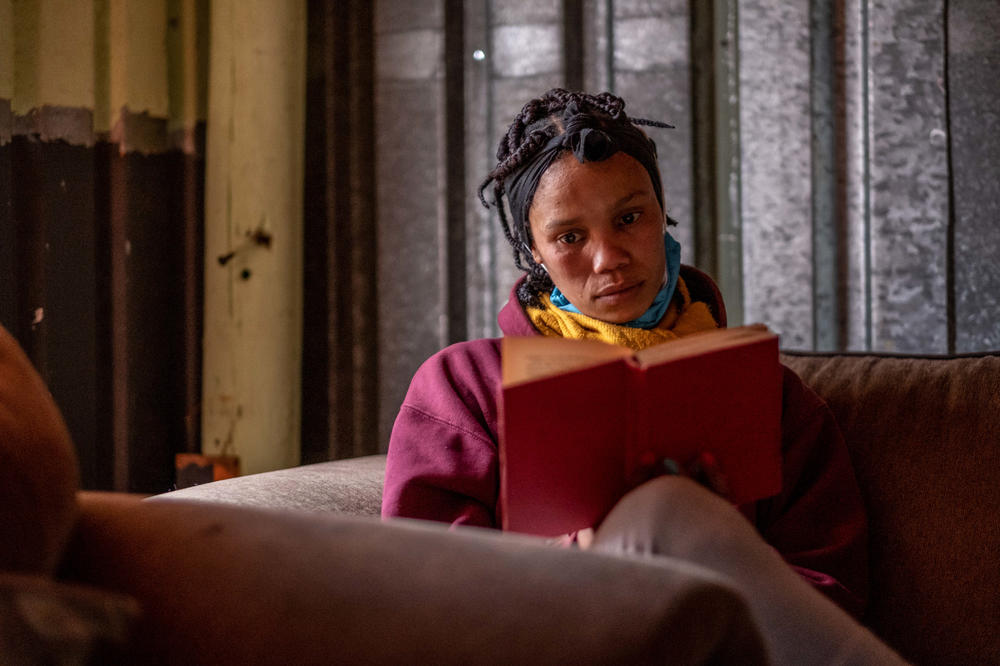 Librarian Abigail Cloete reads Ena Murray's <em>Heartbeat in Hawaii. </em>