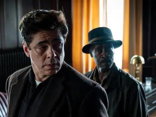 Benicio Del Toro and Don Cheadle play low-level gangsters who get sucked into a into a major corporate conspiracy in <em>No Sudden Move.</em>