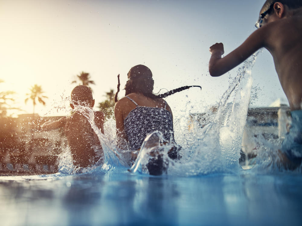 To help keep weak swimmers safe, stay 