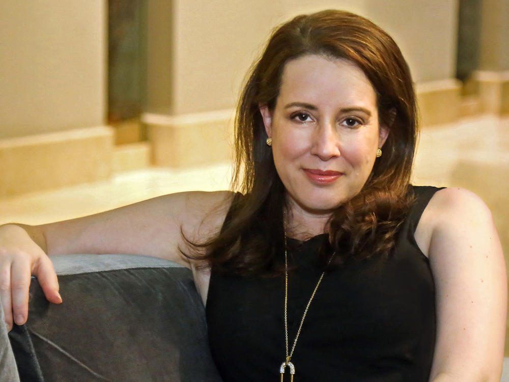 Julia Quinn, author of the <em>Bridgerton </em>novels, has lost her father and sister in a car crash.