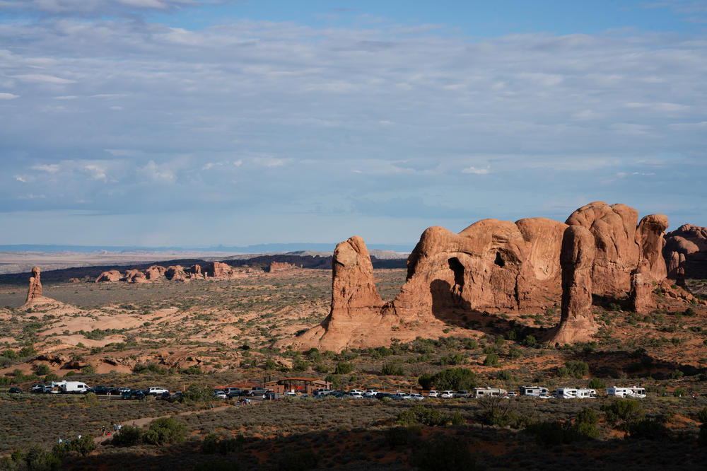 A crowded parking lot at the base of the Windows Section in Arches.