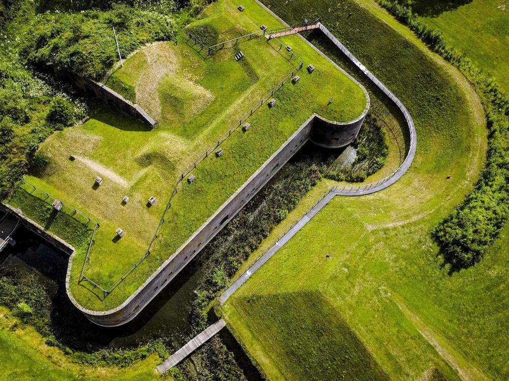 The New Dutch Waterline is a historic defense line built in 1815 between Muiden and Gorinchem. In 2021, it became a UNESCO World Heritage site.