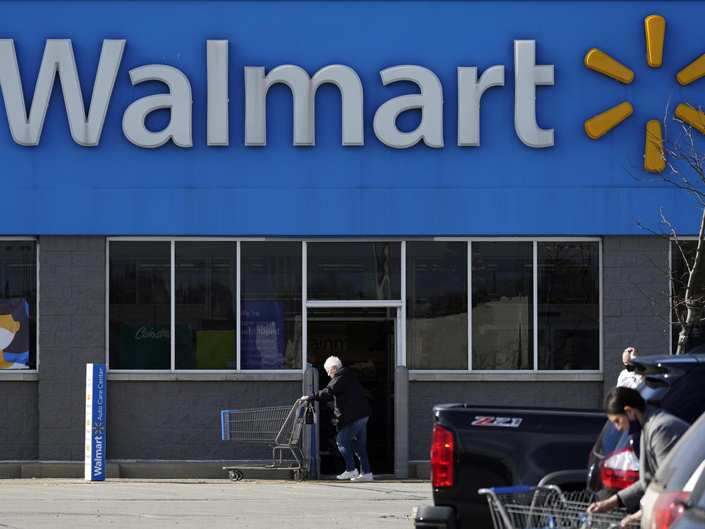 Walmart has a plan to pay for its workers to get college degrees without going into debt.