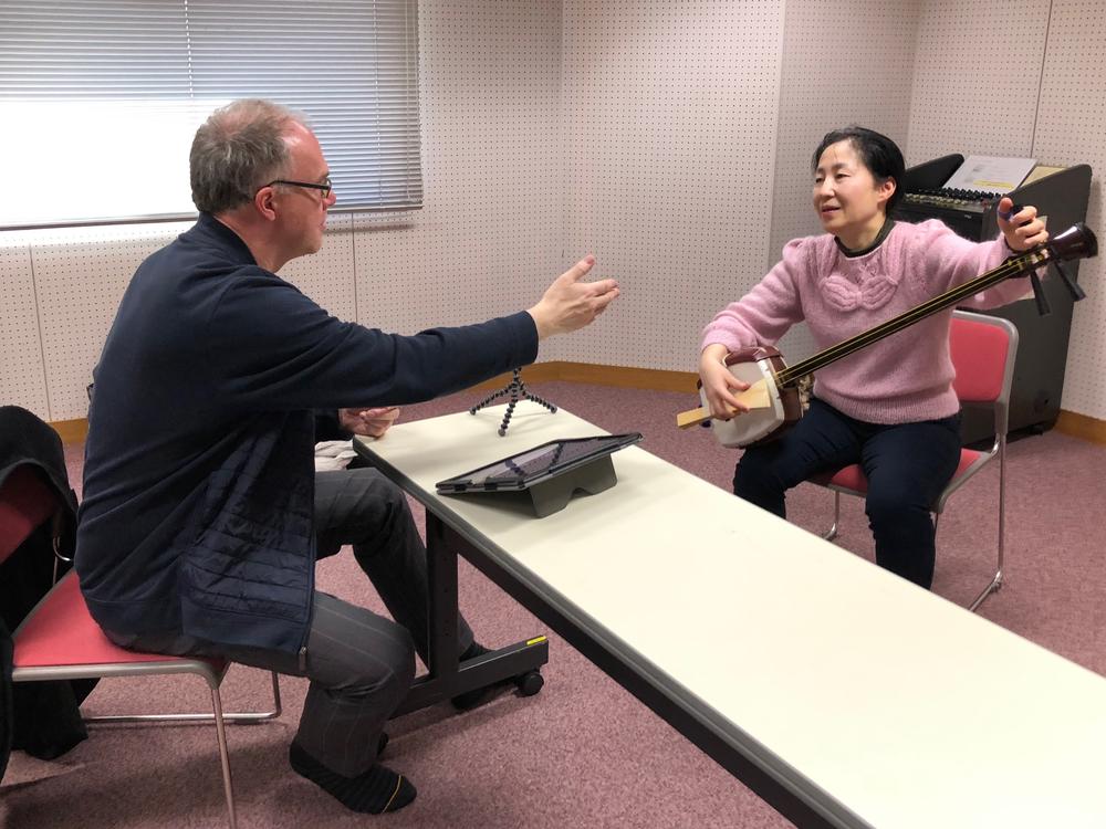 Composer Gene Coleman rehearses KATA with acclaimed shamisen performer Tsuruzawa Sansuzu in Tokyo in February 2020.