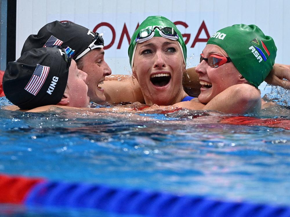 South Africa's Tatjana Schoenmaker, second from right, cheers with teammate Kaylene Corbett, right, and medalists Annie Lazor and Lilly King of Team USA after winning the final of the women's 200m breaststroke swimming event at the Tokyo Aquatics Centre on Friday.