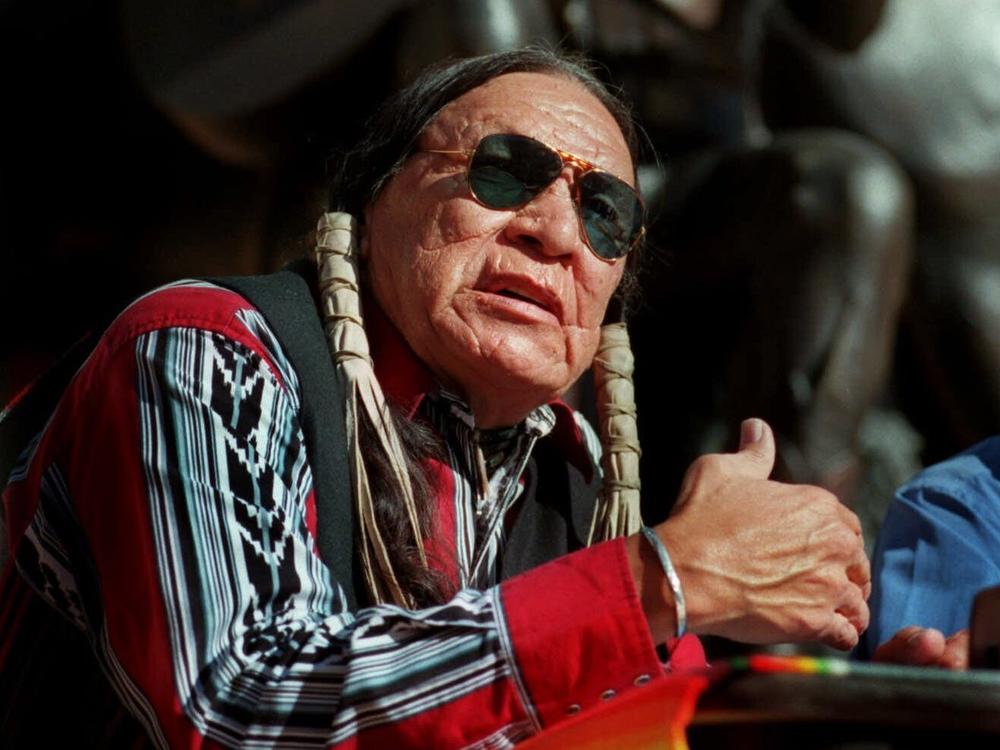 Saginaw Grant, a prolific Native American character actor and hereditary chief of the Sac & Fox Nation of Oklahoma, has died. He was 85.