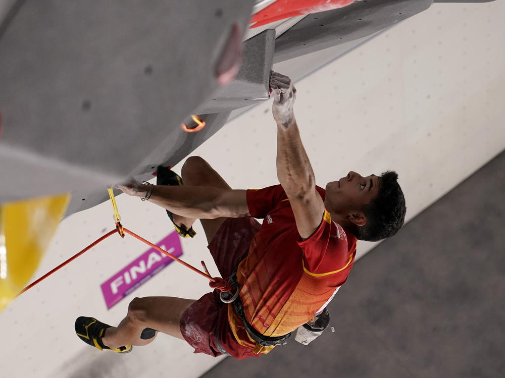 Spain's Alberto Ginés López climbs during the Sport Climbing men's combined final of the Tokyo Olympic Games.