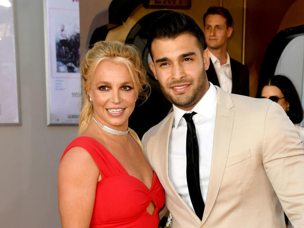 Britney Spears poses with her boyfriend, Sam Asghari, at event in Hollywood in 2019.