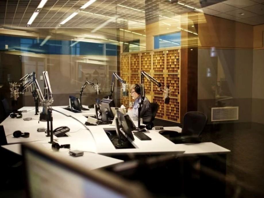 Neal Conan in the studio during the last broadcast of NPR's <em>Talk of the Nation</em>.