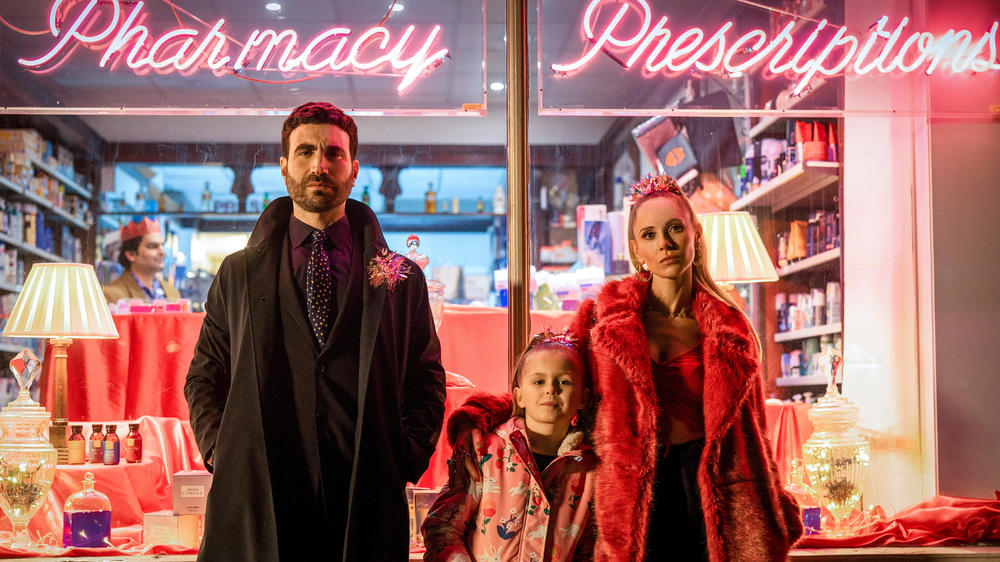 Roy (Brett Goldstein), Phoebe (Elodie Blomfield) and Keeley (Juno Temple) have an unconventional family Christmas.