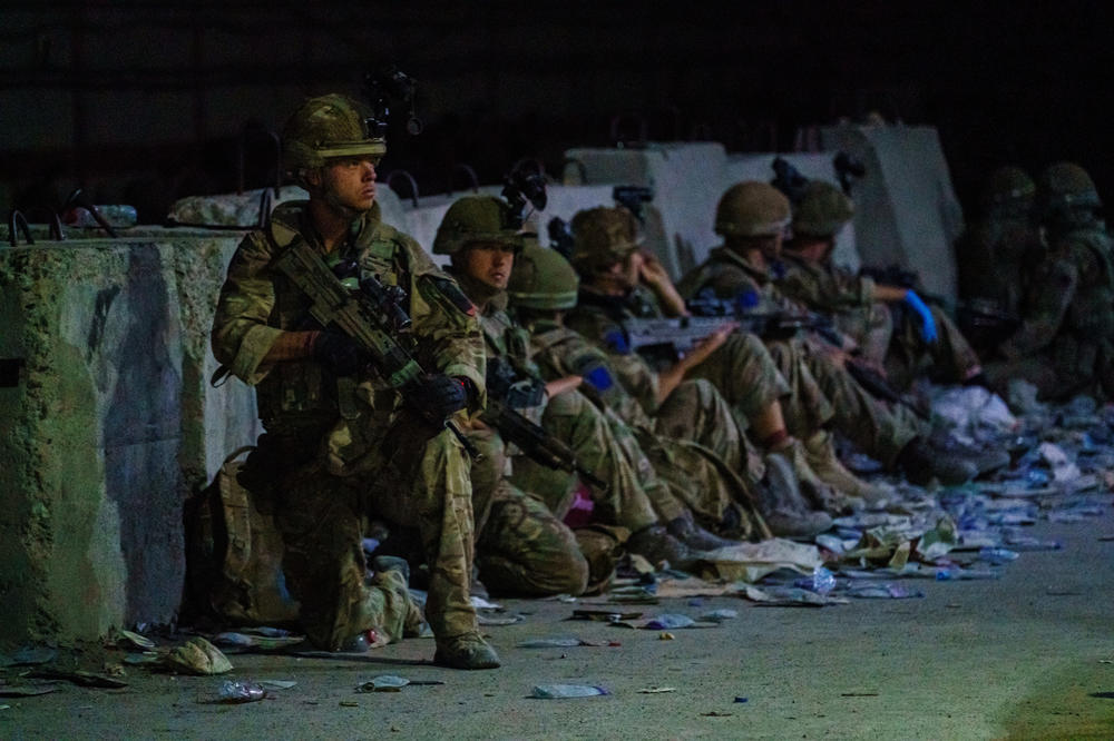 <strong>Thurs., Aug. 26:</strong> British soldiers secure the perimeter outside the Baron Hotel, near the Abbey Gate, in Kabul.
